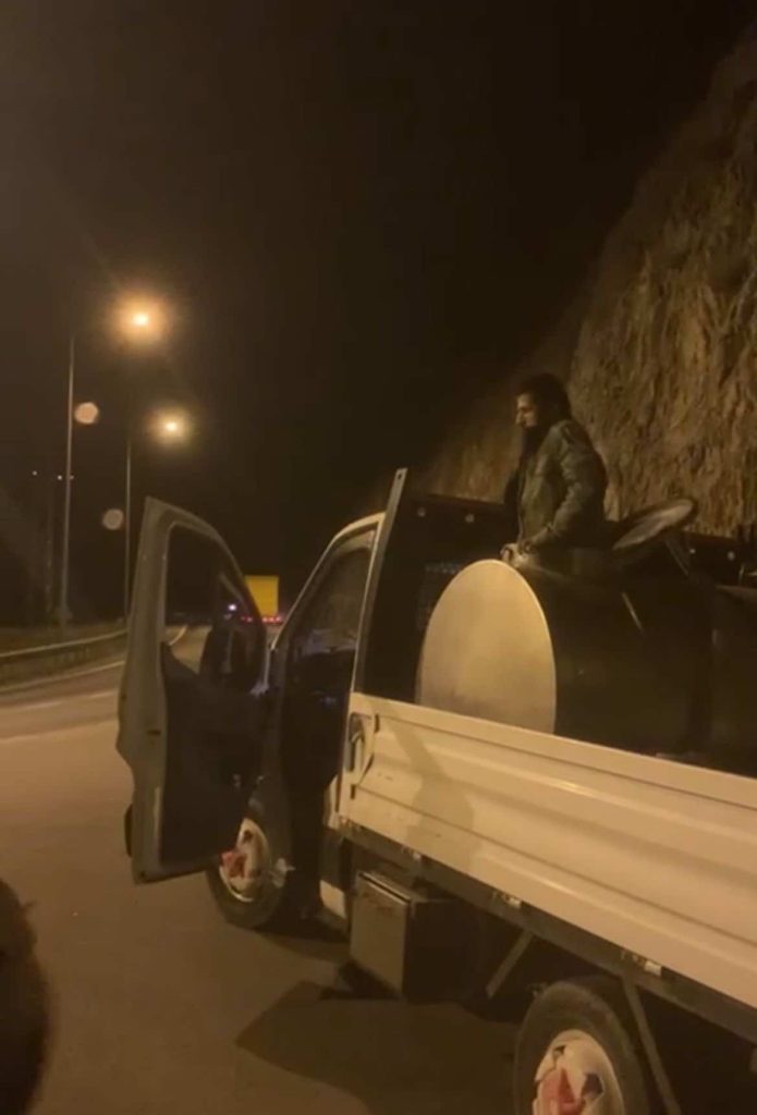 Artvin'de süt tankerinde 5 düzensiz göçmen yakalandı