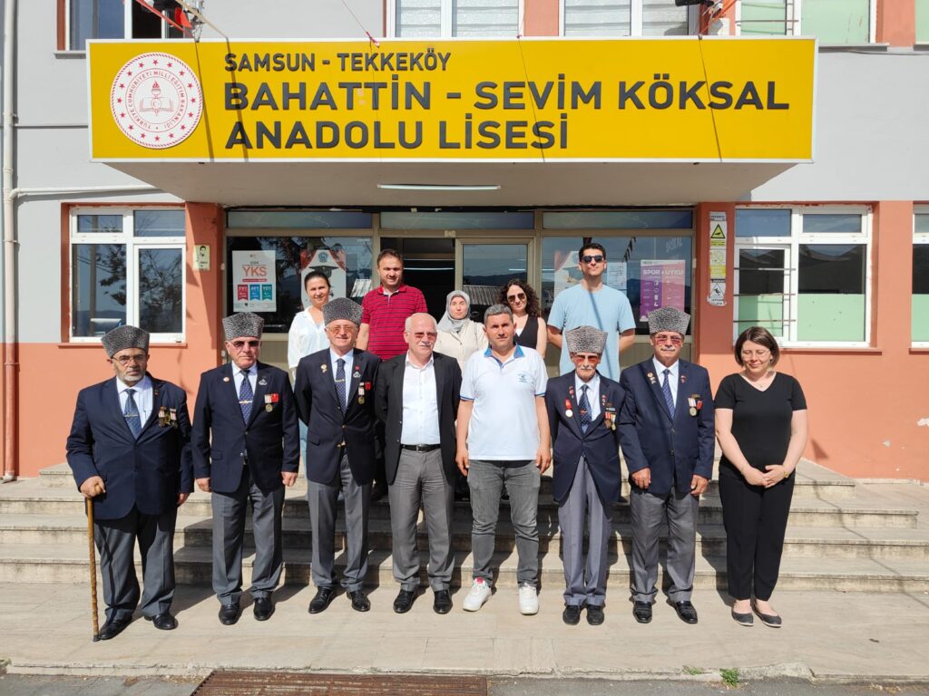 Samsun'da lise öğrencileri Kore ve Kıbrıs gazilerini sınıflarında ağırladı