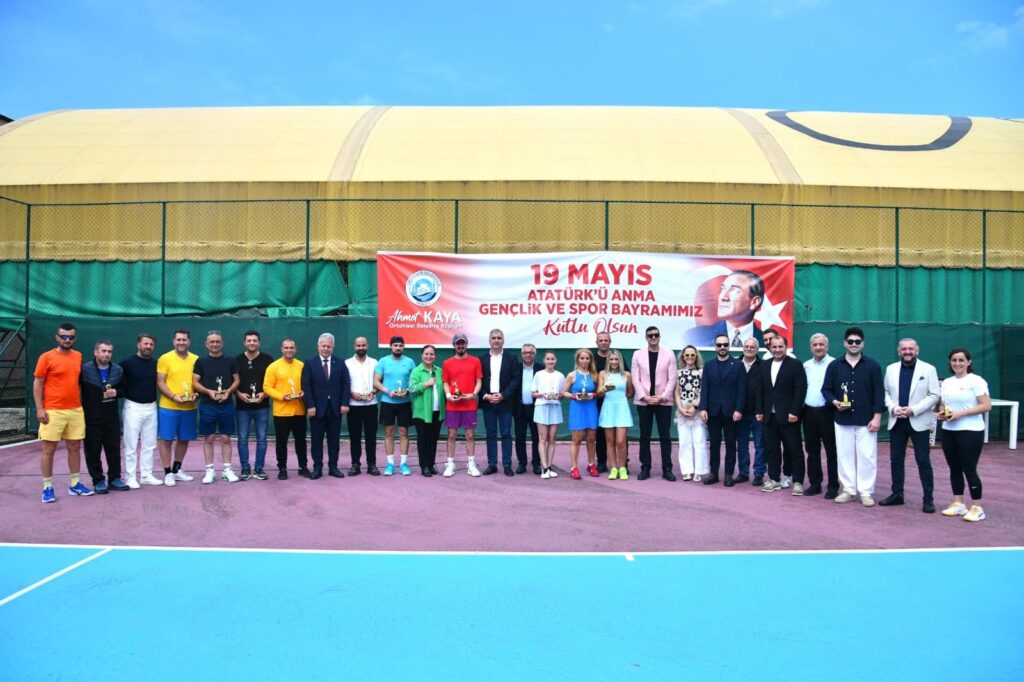 ORTAHİSAR BELEDİYESİ ATATÜRK TENİS TURNUVASI ÇEKİŞMELİ MAÇLARA SAHNE OLDU