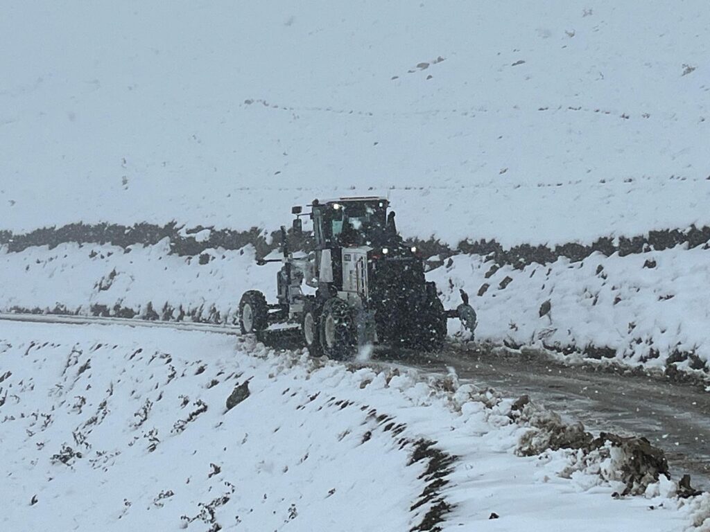 Büyükşehir Belediyesi Karla Mücadelede Seferber Oldu: Yaylalarda Mahsur Kalan Vatandaşlar Kurtarıldı