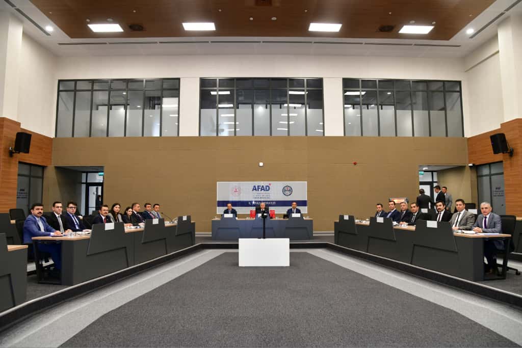 Vali Yıldırım, Mülki İdare Amirleriyle Trabzon genelindeki yatırımları değerlendirdi