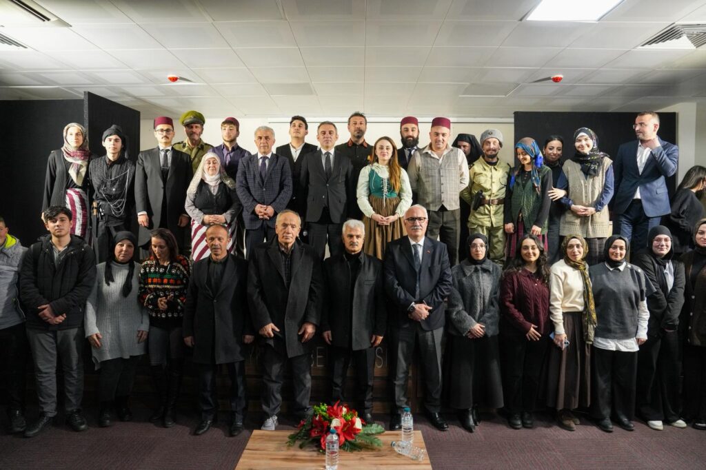 BÜYÜKŞEHİR’DEN İLÇELERDE TİYATRO ŞÖLENİ