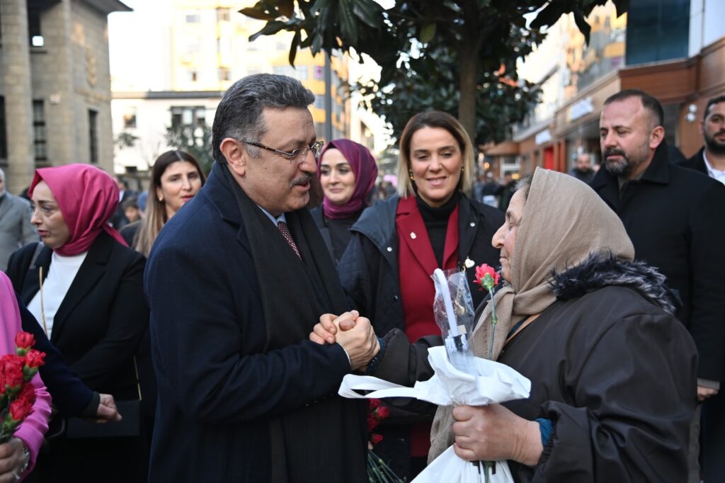 BAŞKAN GENÇ: “KADINLARIMIZ TOPLUMUN EN GÜÇLÜ DEĞERİDİR”
