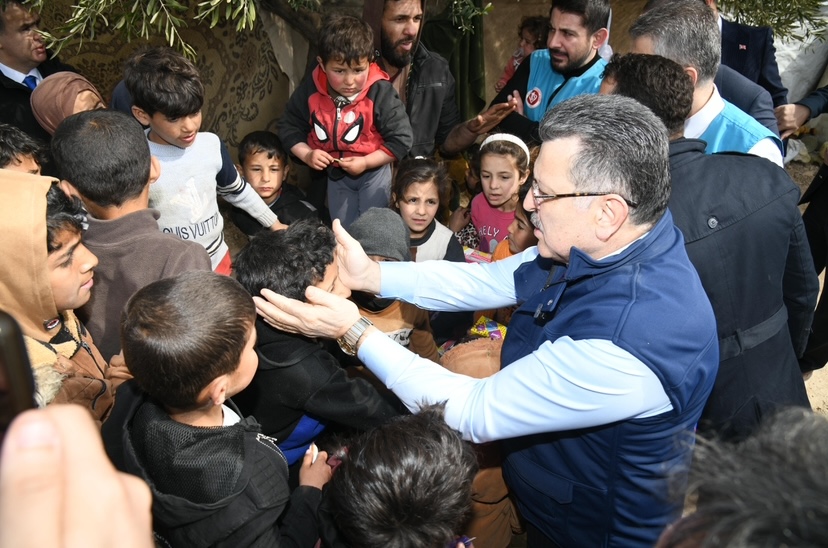 BAŞKAN GENÇ’TEN SURİYE’DE ÇADIR KENTE ZİYARET